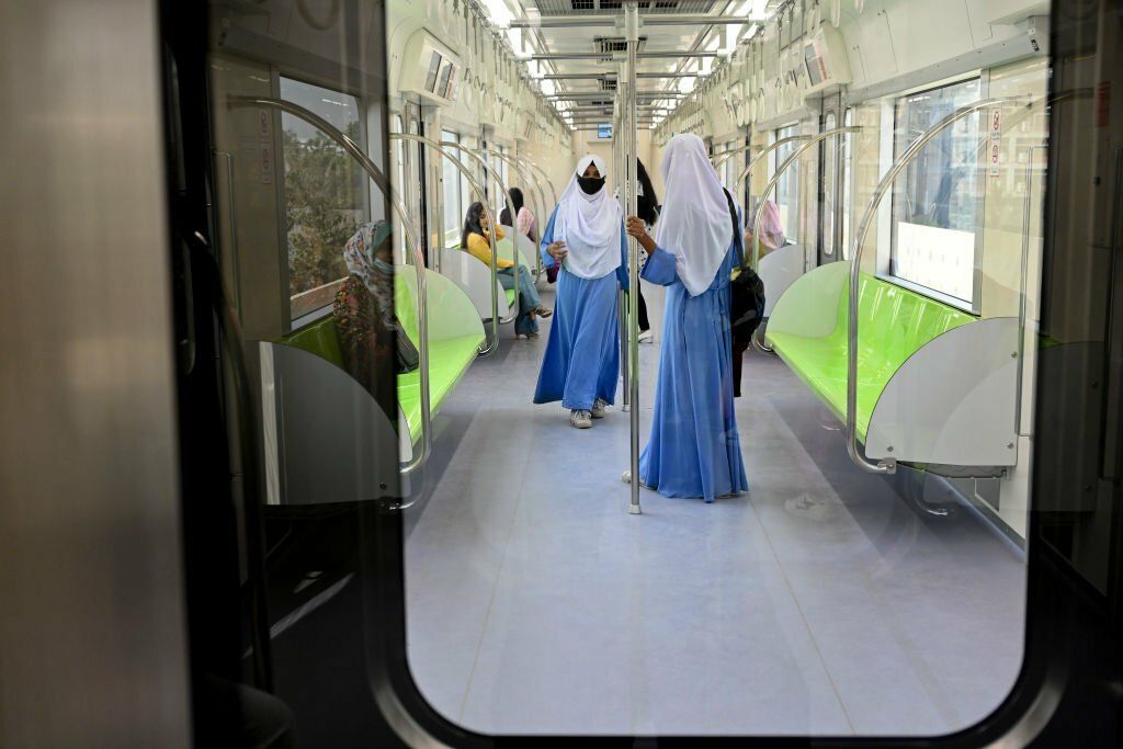 Metro Rail Passengers