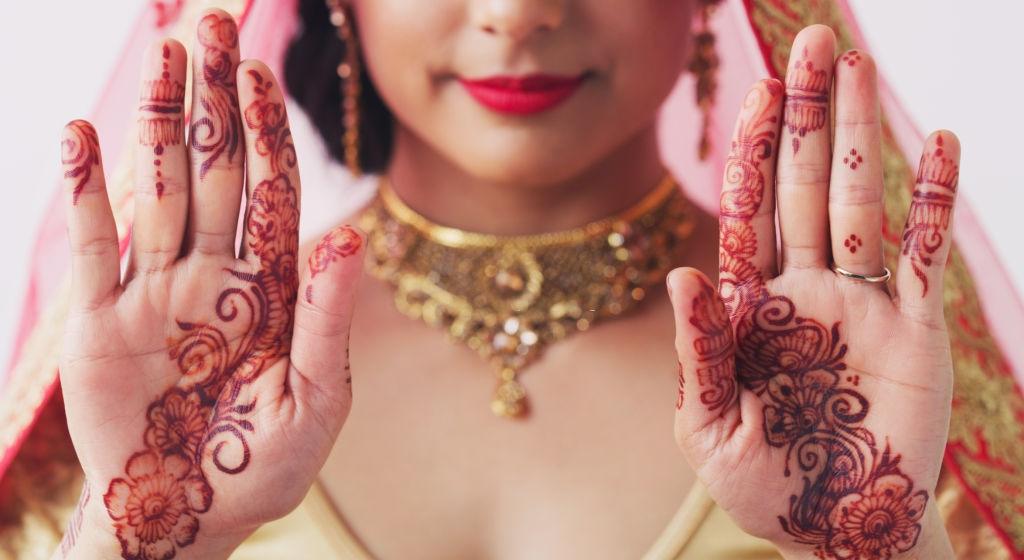 Simple Mehndi Design For Front Hands